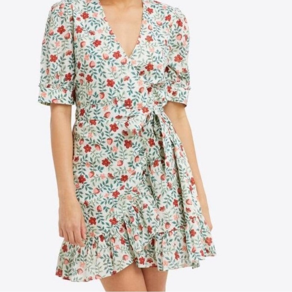 Draper James Strawberry  Floral Sundress with Short Sleeves and V-Neck